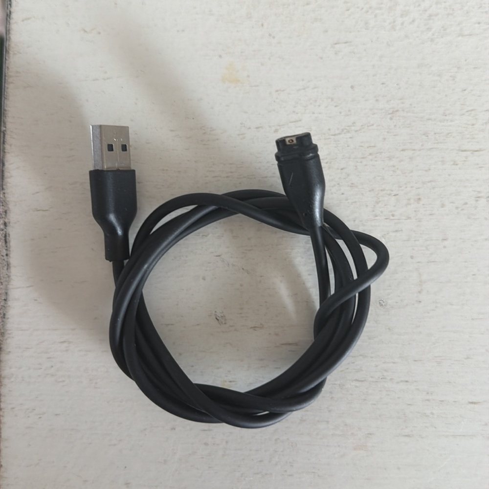 GARMIN Approach S42 GPS Golf Watch. Pre-Owned. Dust Plug. Great Condition. - Picture 11 of 12